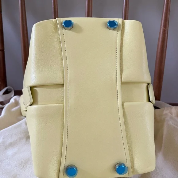 Advene Age Bag in yellow - like new with both straps. - Picture 7 of 7